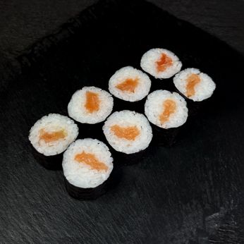 Макі з копченим лососем (120 г)