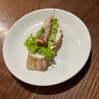 Канапка з шинкою (30 г)