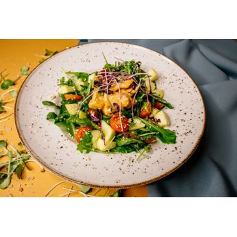 Салат з пікантною куркою (270 г)