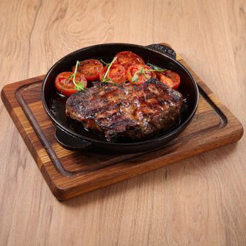 Maiale con tomato (370 г)