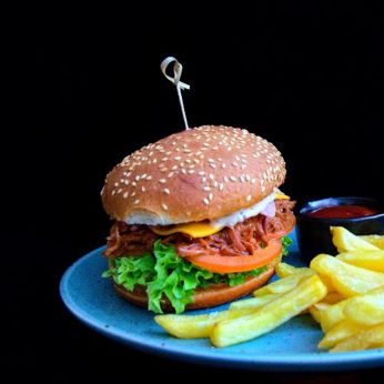 Бургер Torn Beef з картоплею фрі (350/100/40 г)
