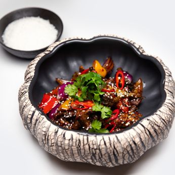Яловичина з овочами в соусі Black pepper