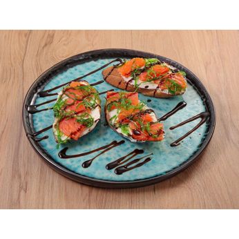 Брускета з лососем