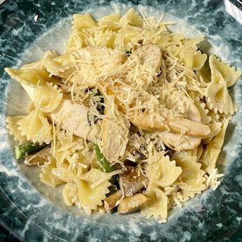Фарфале з куркою та грибами (300 г)