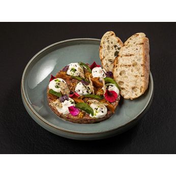 Тартар з телятини з кремовим хроном та грінками (210/30/40 г)