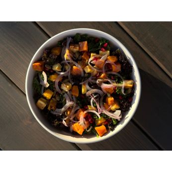 Салат з кейлом і печеними овочами