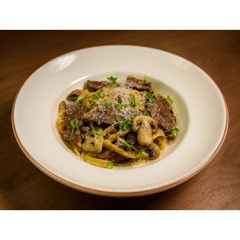 Тальятеле з томленими телячими щічками