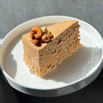 Вафельний торт з горішками (100 г)