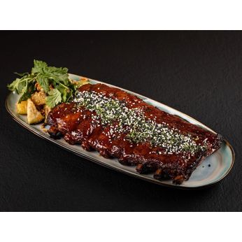 Ребра BBQ з овочами стір-фрай та пікантним соусом (Вагова страва/100 г)