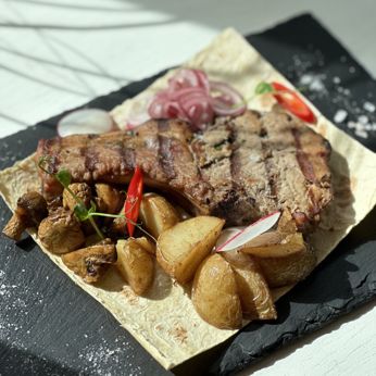 Стейк зі свинини на кістці (Вагова страва/100 г)
