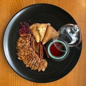 Качка по-пекінськи з млинцями та овочами (350 г)