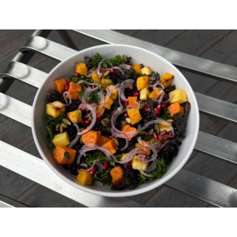 Салат з кейлом і печеними овочами
