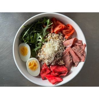 Боул із ростбіфом та зеленою гречкою