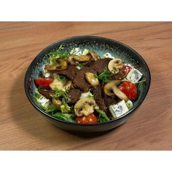 Теплий салат з телятиною