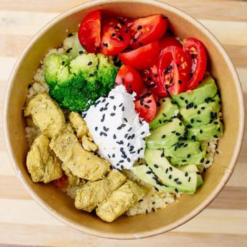 Боул з кус-кусом, овочами та куркою XL