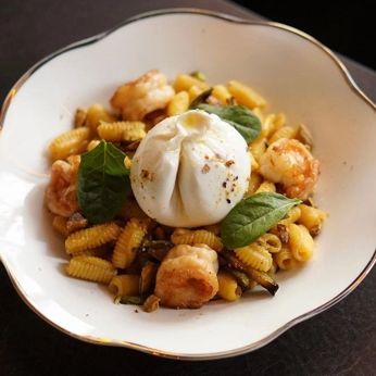 Cavatelli з креветкою та буратою з песто