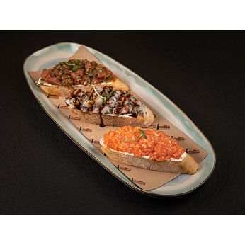 Брускети із пікантним лососем, тунцем з ароматом трюфеля та савіче з палтусу